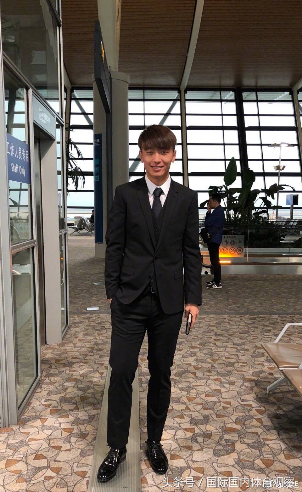 DG西装、rimowa旅行箱亚冠客场之旅派头十足天津权健受追捧！