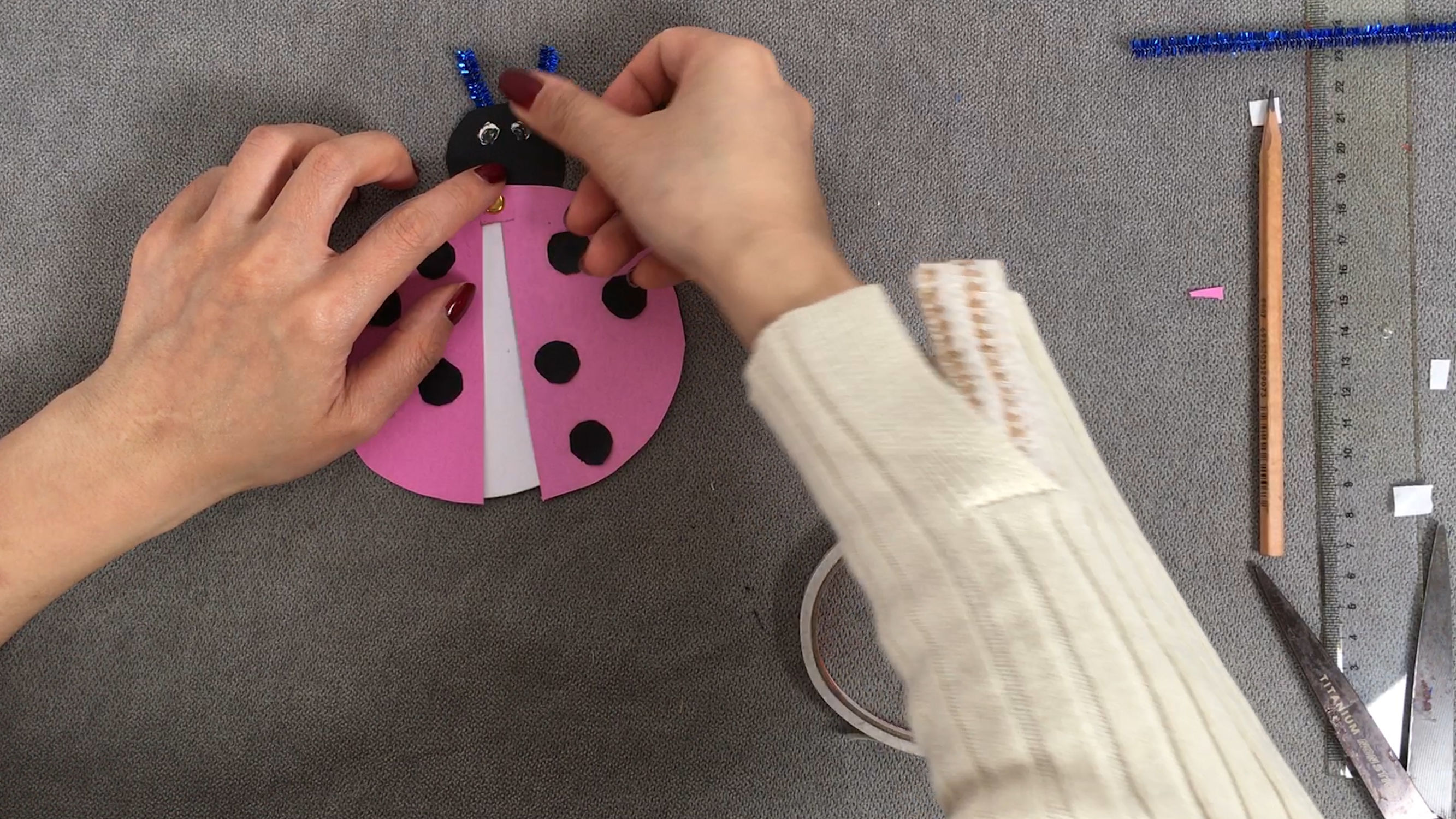 做一张昆虫备忘录卡片三年级,给小朋友做一副超级好玩的贺卡