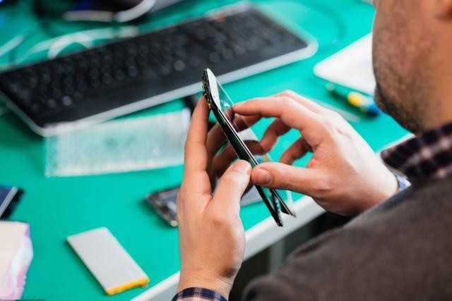 手机屏幕部分触摸失灵如何解决,安卓手机屏幕乱跳失灵怎么解决