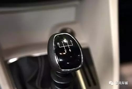 老款汽车怎么挂倒档,各种车型倒挡怎么挂