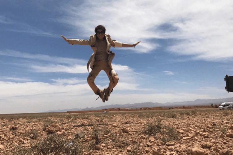 把牛仔裤拆了线当裙子穿，这手艺就服国民媳妇海清！