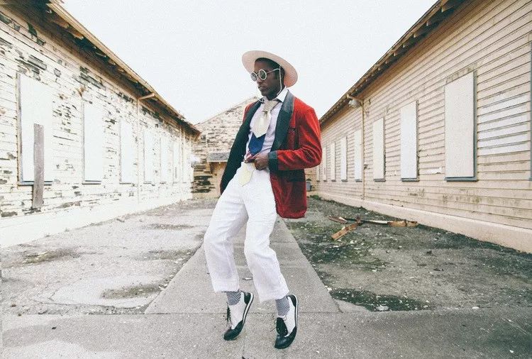 非洲贫民窟的时尚经：即使住最破的垃圾堆里，也穿着最骚的阿玛尼