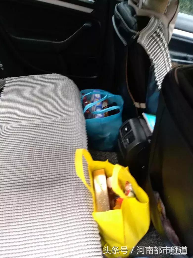 “我妈可能觉着我在外面会饿死！”打开返程后备箱，暖心又扎心！