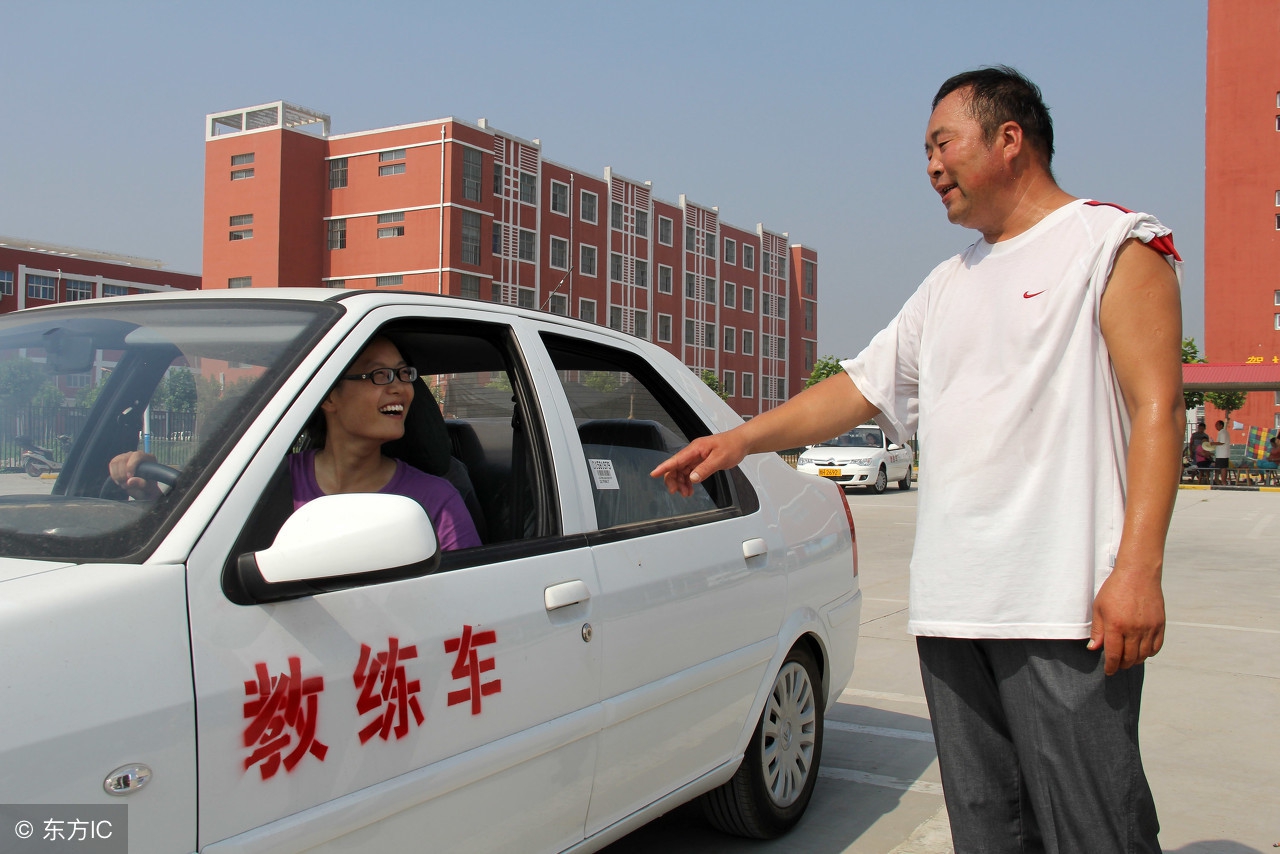 驾校教练适合做什么副业,驾校教练员工资多少钱一个月