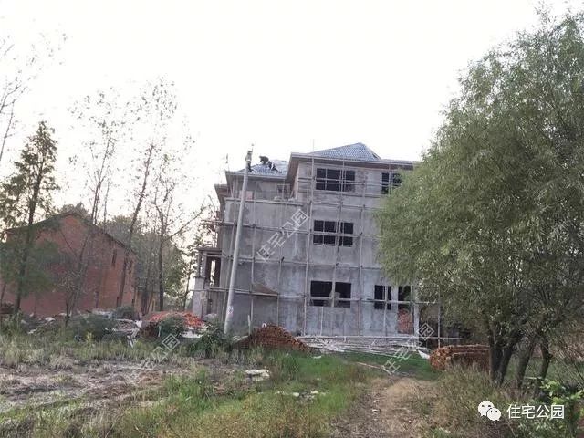 农村建房做真石漆的步骤,农村建房包工头不干了