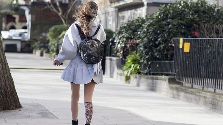 属于裙子和双肩包的惬意时光!