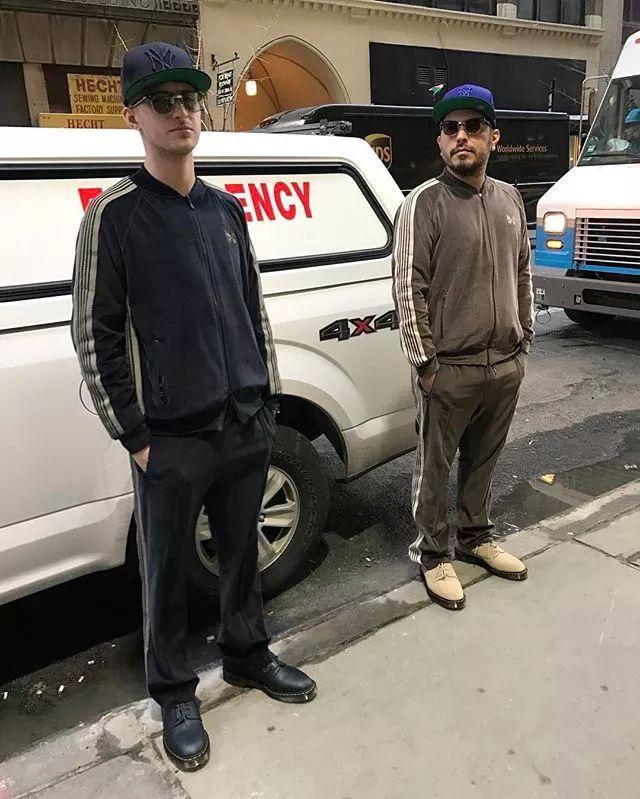 想骚还能买得起,开学这么穿让你成功撩到学妹哦