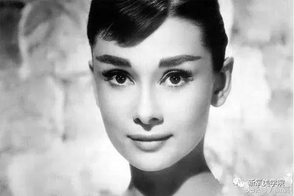 赫本与梦露为何命运差别大,梦露和赫本哪个更美