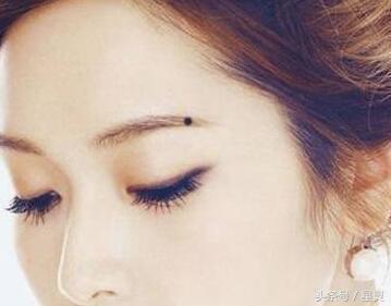 男人左眉毛下方有痣代表什么意思,眉毛上长痣和脖子上长痣代表什么