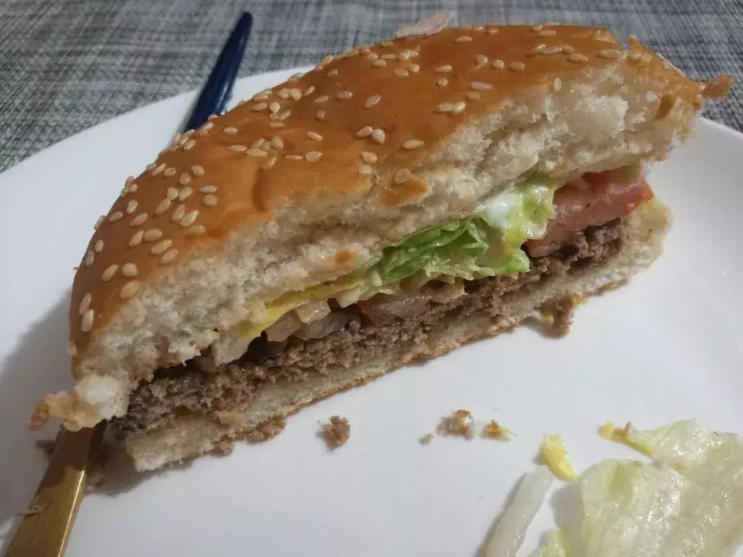 汉堡王皇堡和小黄堡的区别,汉堡王的皇堡是辣的吗