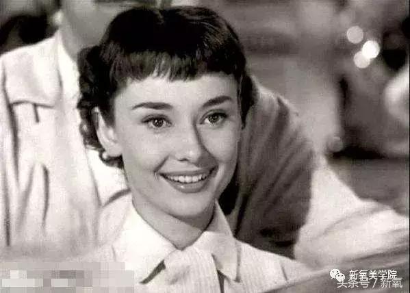 赫本与梦露为何命运差别大,梦露和赫本哪个更美