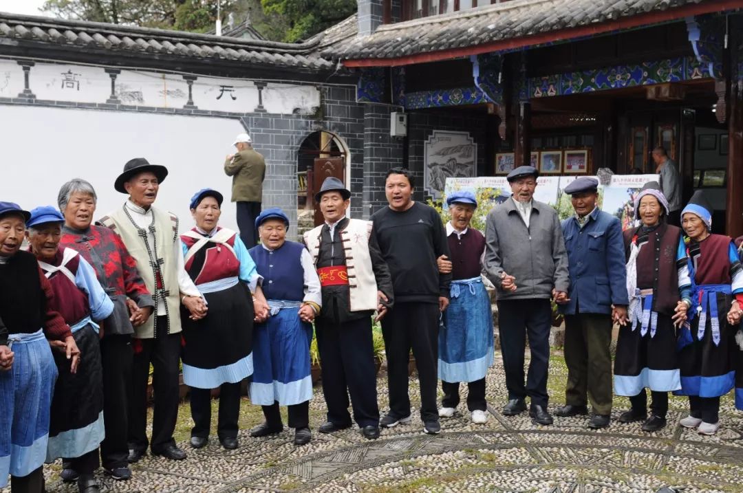 热爱民族别只是靠说，看看人家是咋做的！