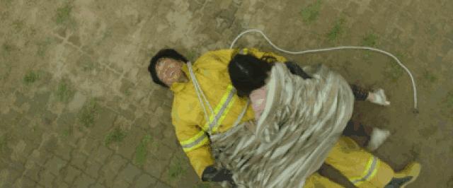 这部几乎把韩国人都赶到影院的巨片,我一手五颗星一手一颗星