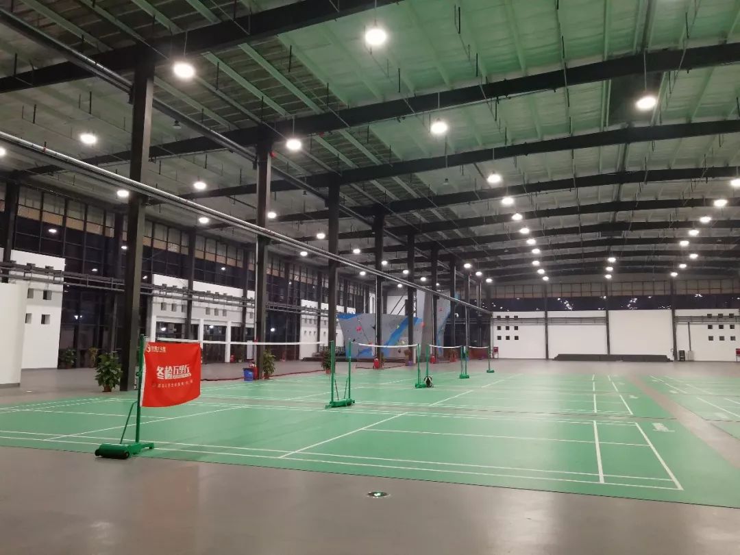 体育馆灯具效果图,体育馆灯光照明材料表