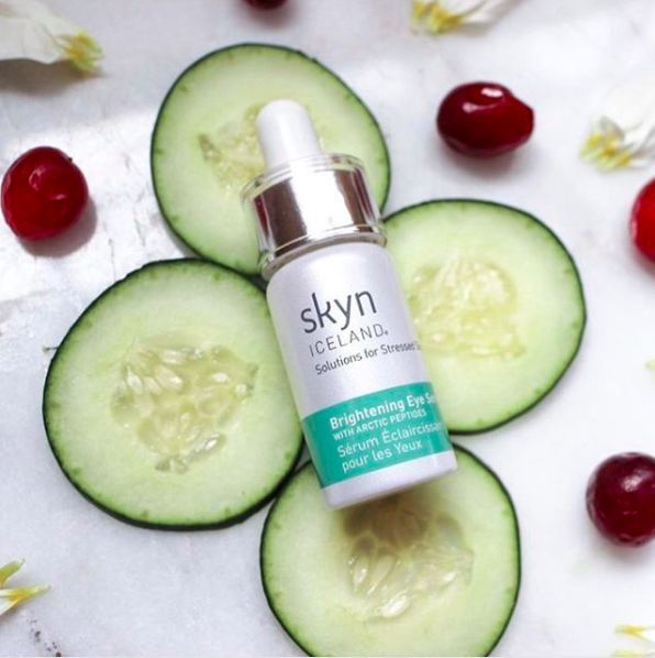 爆红网络靠一头绿发？让80万人沦陷的绝世美颜，竟是靠化妆台上的