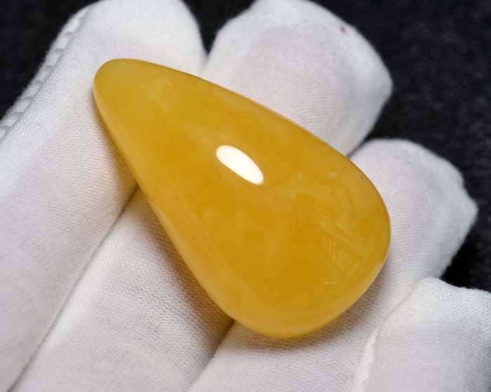 如何挑选蜜蜡的正确方法,挑选蜜蜡用什么油