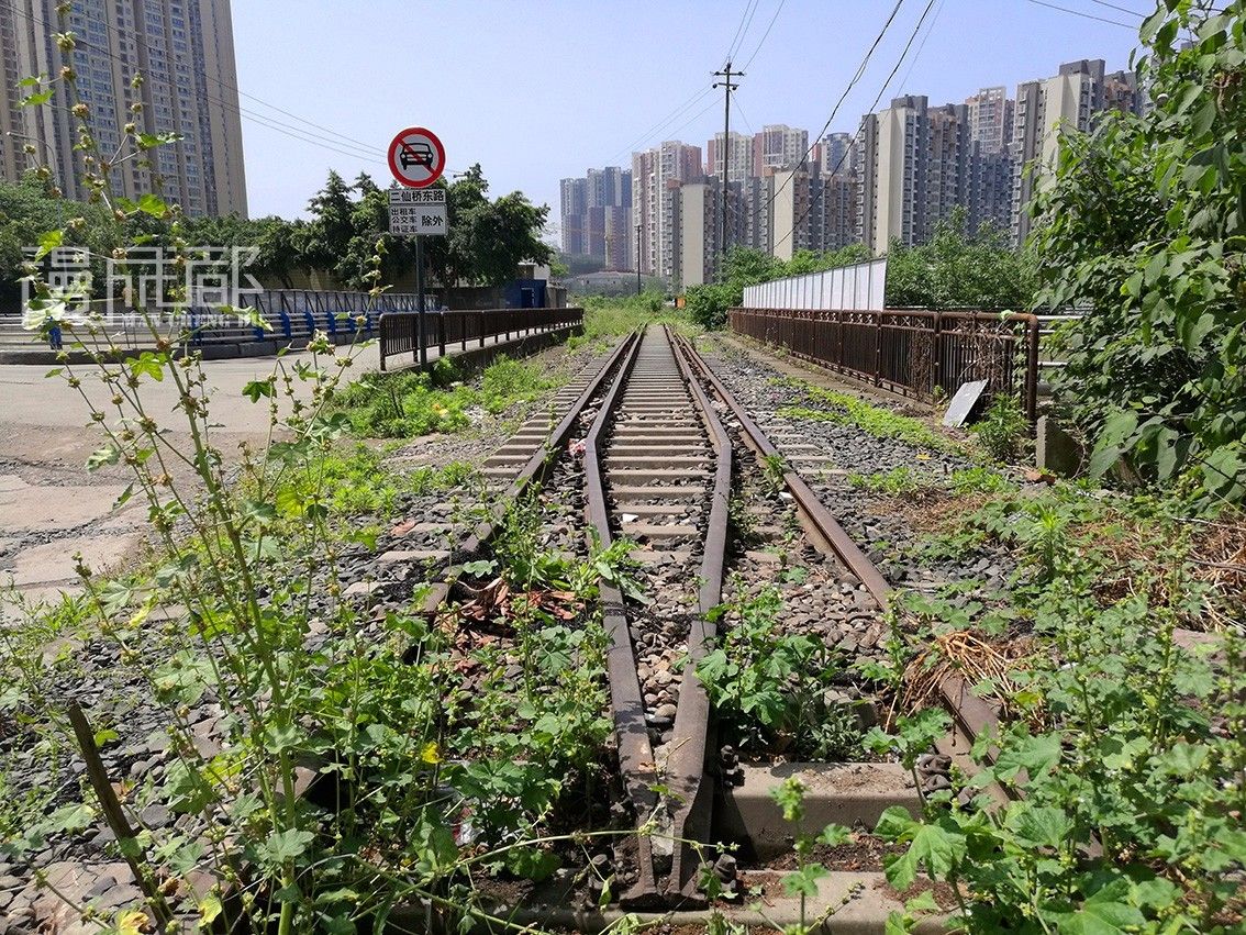 它们承载好多成都人的记忆，让我们一起来保护这些老工业建筑吧！