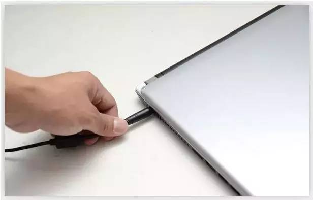 笔记本进水怎么办开不了机,笔记本进水怎么处理没声音