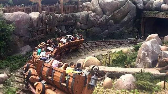 跟着朵拉去探险英文,迪士尼上海儿童游玩攻略