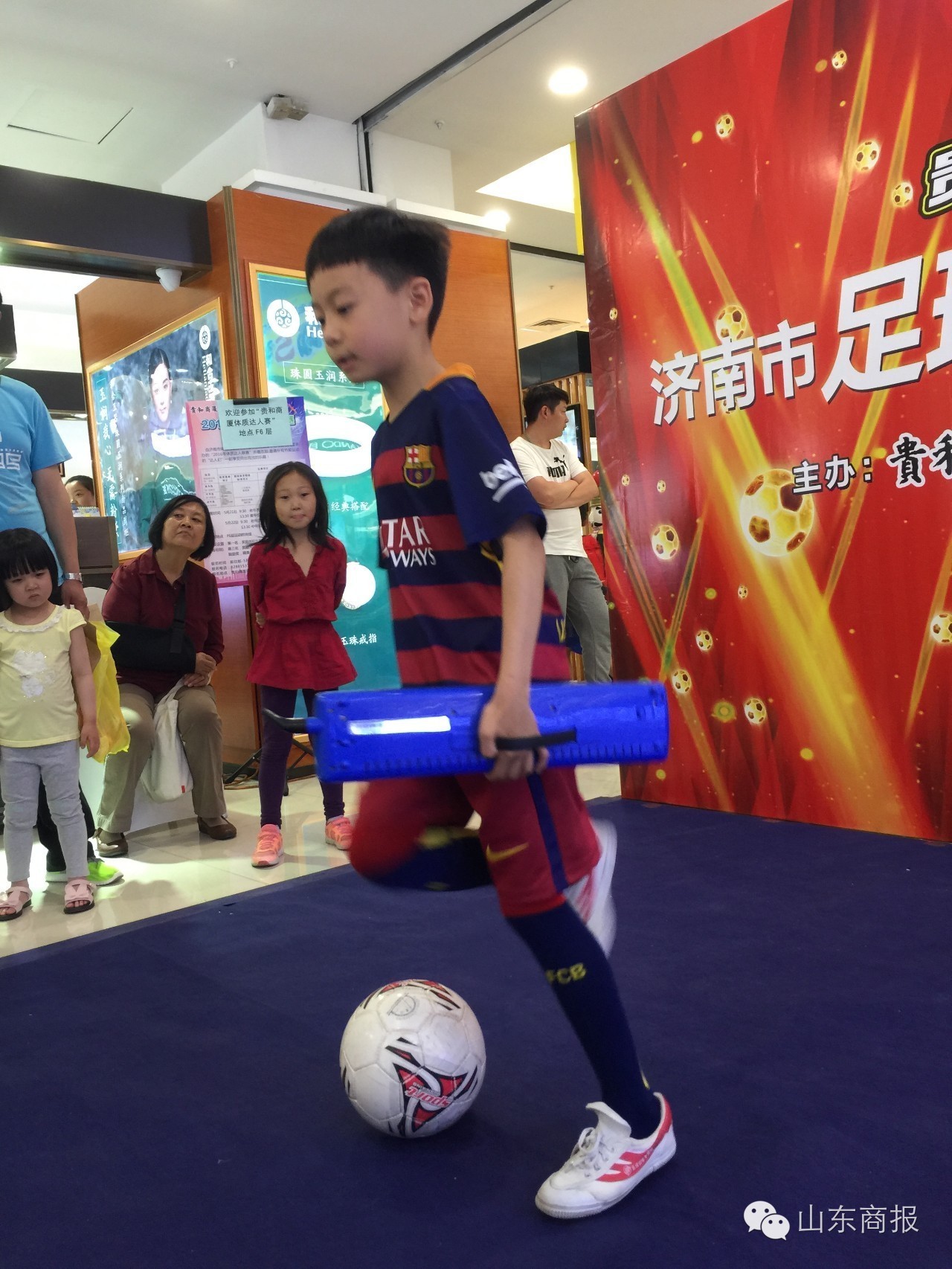 百余萌宝嗨翻天！足球萌宝们演出太卖力了，赶紧看看！