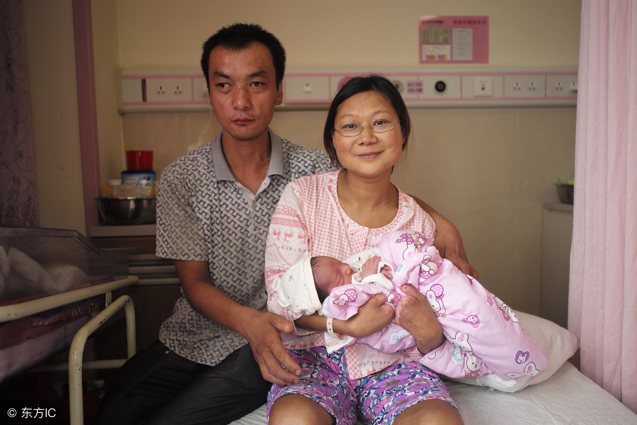 月嫂给宝妈正确产后恢复操,月嫂帮助宝宝排便