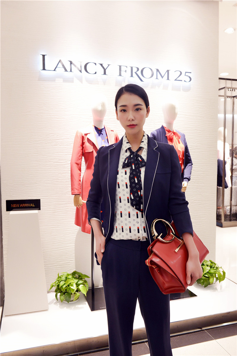 重庆解放碑街拍美女最新,解放碑每天美女街拍时间