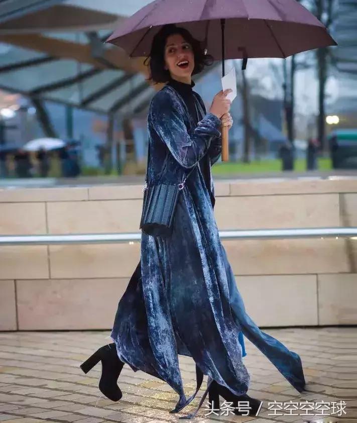 肩宽胸小腰细如何穿衣服,胸小肩宽腿短咋穿