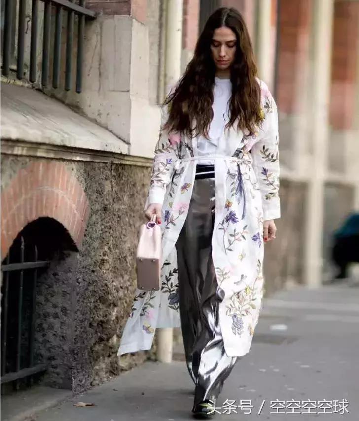 肩宽胸小腰细如何穿衣服,胸小肩宽腿短咋穿