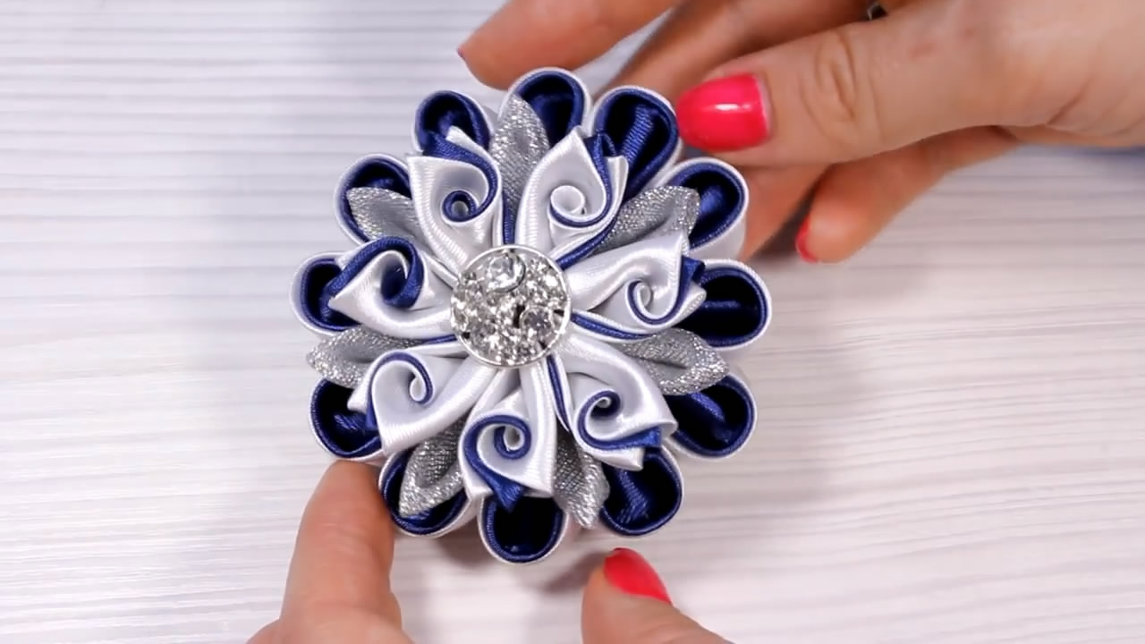 胸花布艺花朵高级,简单的布艺花朵制作教程