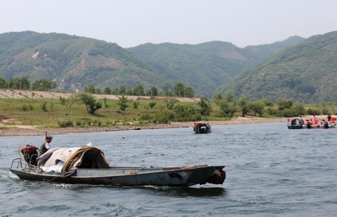中朝边境美丽的风景,中朝边境桃花盛开的地方