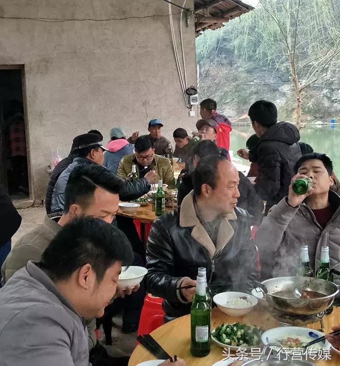 创意的发型,创新的钓鱼比赛,X11战队掐鱼赢得满“塘”彩!