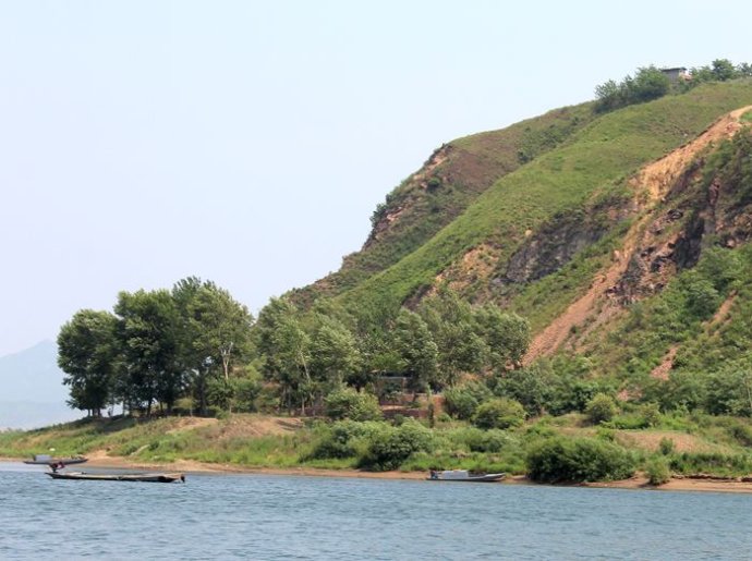 中朝边境美丽的风景,中朝边境桃花盛开的地方