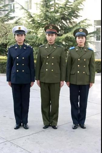 中国女兵历代军装发展,70年代的女兵服装