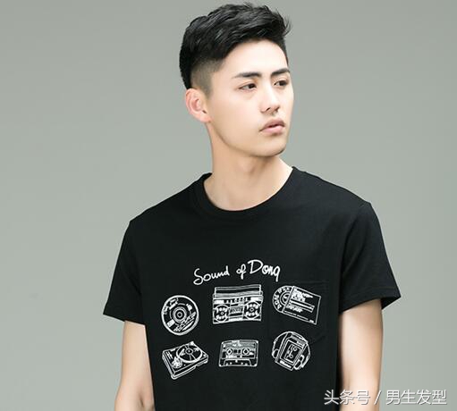 m字发际线男生发型2021流行发型,大学生男生发型2021流行发型