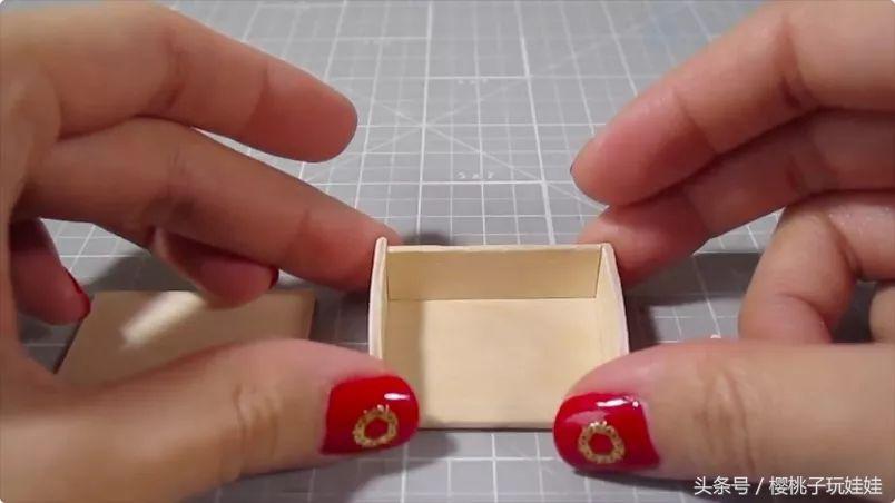 自制60厘米芭比娃娃的床头柜,给芭比娃娃做床又简单又好看