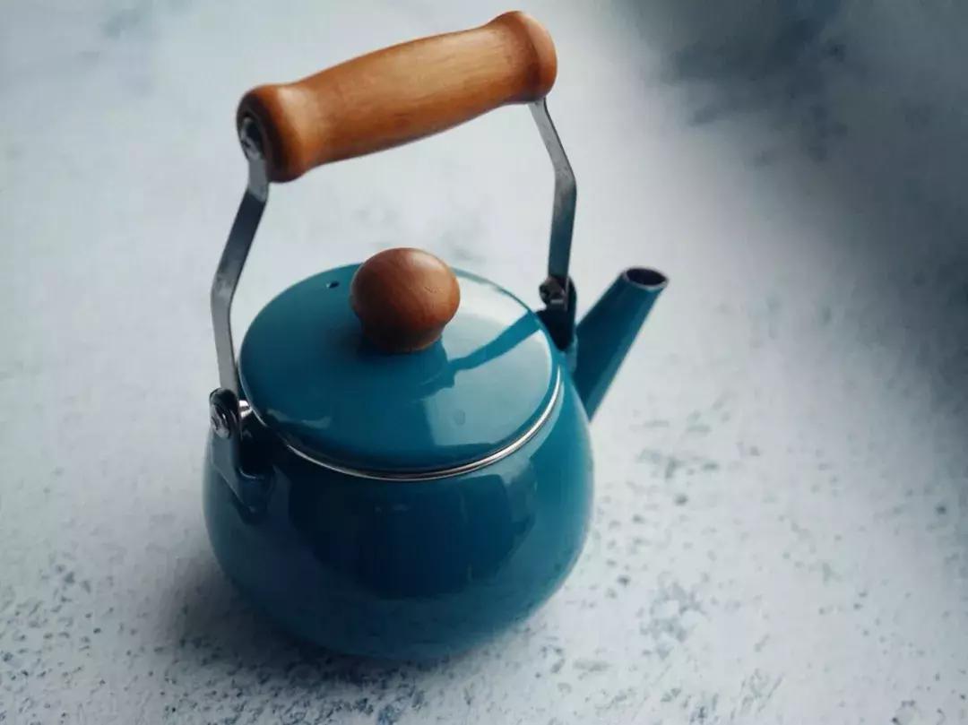 喝水选择自己喜欢的杯子,选择喝水的杯子