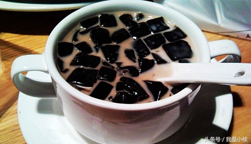 龟苓膏的做法简单又好吃,龟苓膏的做法怎么做简单又好吃