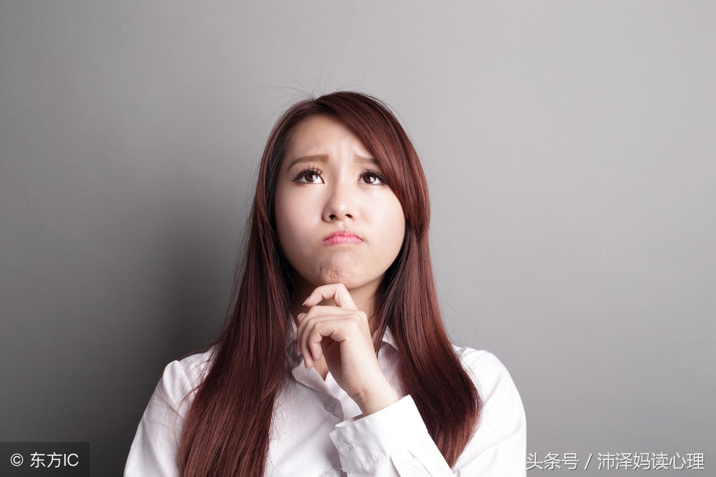 为什么宝宝总是喜欢抠洞洞?连爸爸妈妈的鼻孔、嘴巴都不放过