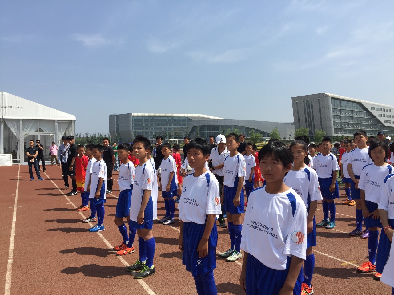 赞助中国足球小将,公益足球帮助儿童