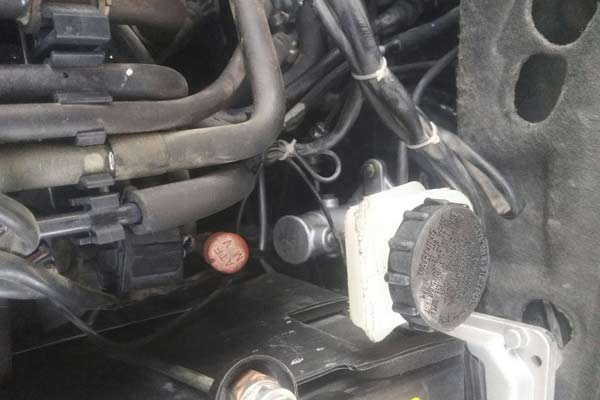 奔腾b70刹车软怎么回事,奔腾b70刹车盘维修