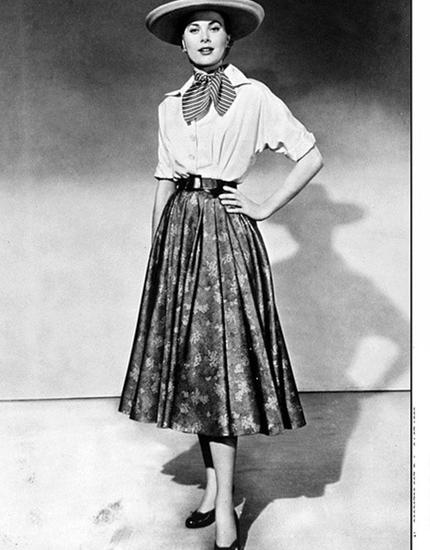 学摩纳哥王妃格蕾丝-凯利穿衣，简单搭配却美到别人翻白眼！