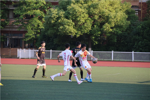 省锡中“巅峰足球联赛”完美落下帷幕