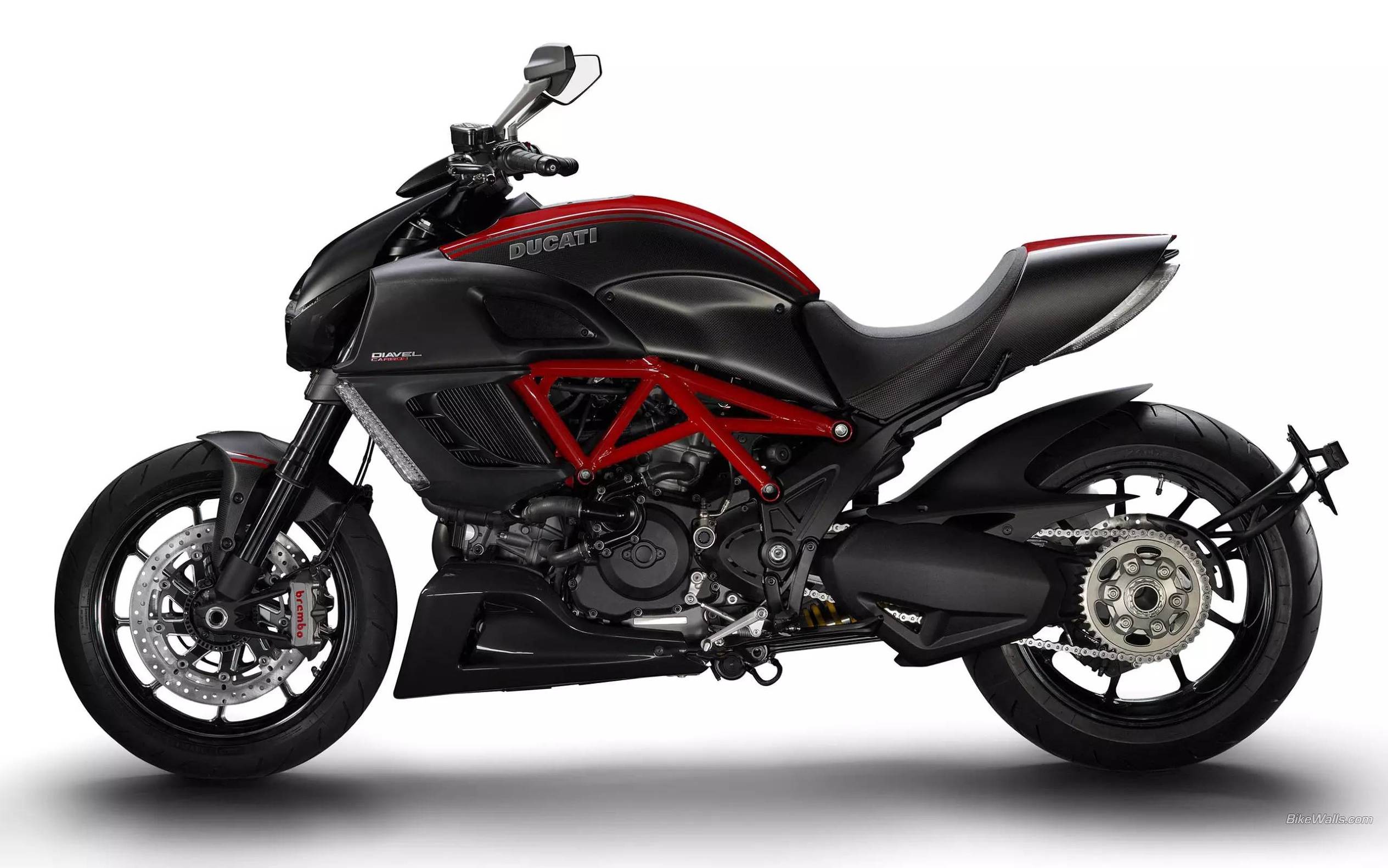 入门复古摩托车杜卡迪大魔鬼,试驾杜卡迪大魔鬼摩托车