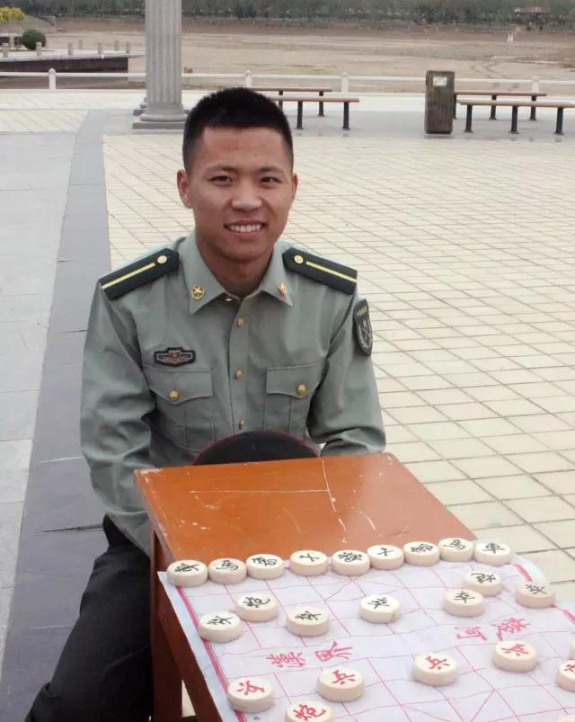 体验国防生“棋王杯”棋艺大赛现场