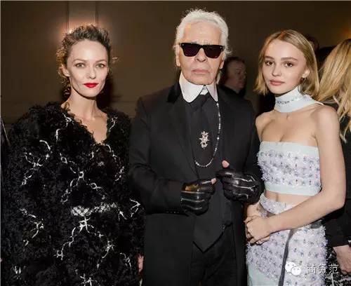 德普和艾梅柏离婚分了多少钱,德普首谈离婚完整视频