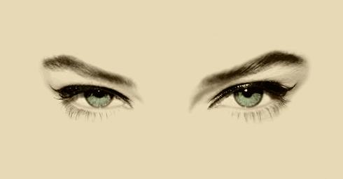 虽然当不成老干部的家属，但“睫毛精”的属性还是可以拥有哒！