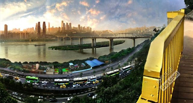 武汉抓小龙虾,用一次性手套吃小龙虾