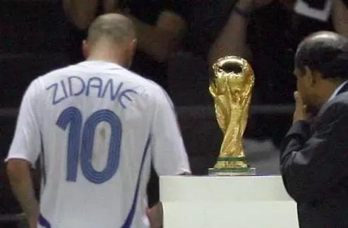 男儿有泪不轻弹中国军人,男儿有泪不轻弹天下足球