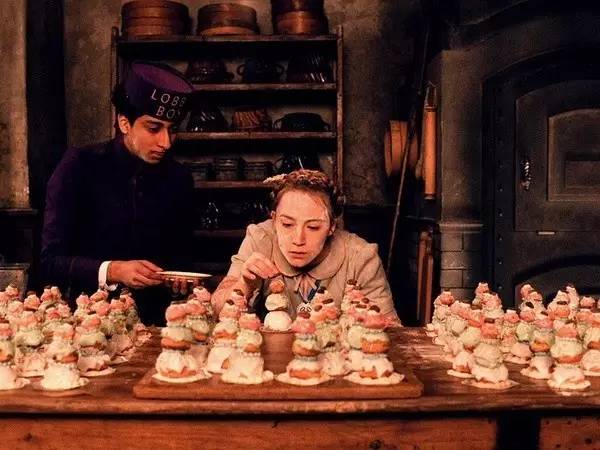 视觉盛宴体验爱丽丝梦游仙境,爱丽丝梦游仙境一个美丽的画面