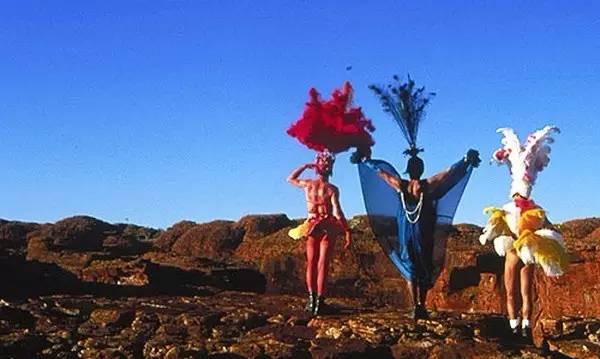 视觉盛宴体验爱丽丝梦游仙境,爱丽丝梦游仙境一个美丽的画面